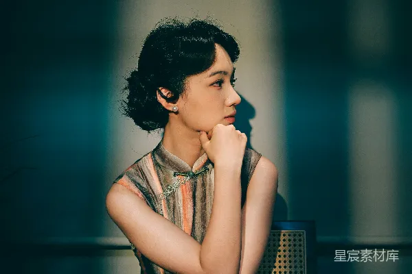 高清摄影 古典优雅：旗袍女孩的静谧时光