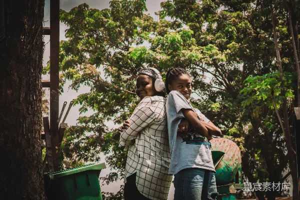 高清摄影 母女间温馨的拥抱