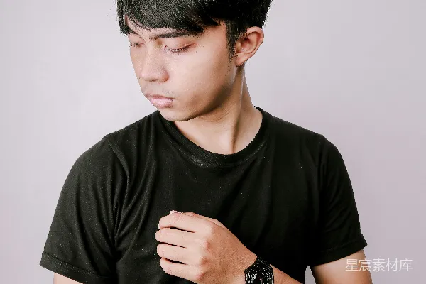 高清摄影 沉思的青年