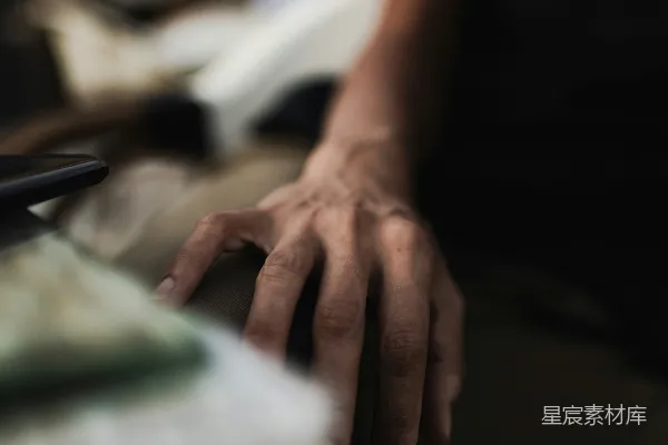 高清摄影 温暖的手触碰