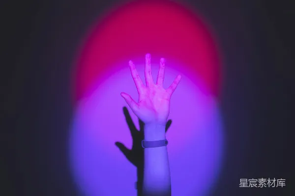 高清摄影 霓虹下的手影