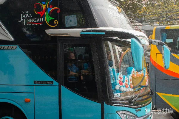高清摄影 多彩的旅游巴士