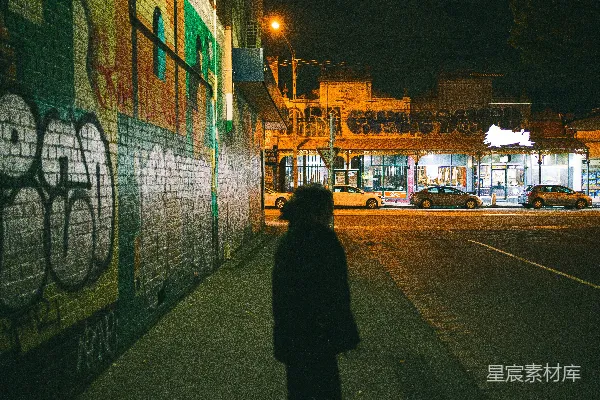 高清摄影 夜晚街头的孤独身影