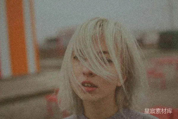 高清摄影 逆风的白发少女