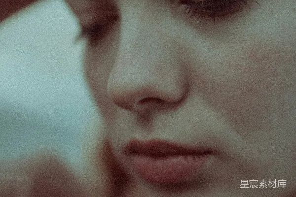 高清摄影 沉思的女性