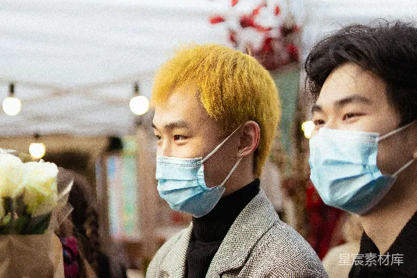 高清摄影 口罩下的默契与温暖