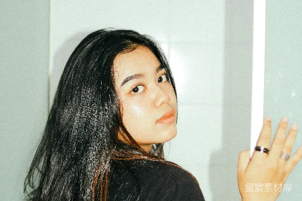 高清摄影 阳光下的青春女孩