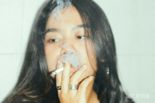 高清摄影 烟雾缭绕的自拍