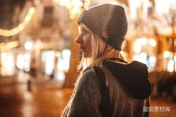 高清摄影 冬夜里的温暖光芒