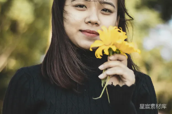 高清摄影 阳光下的花与微笑