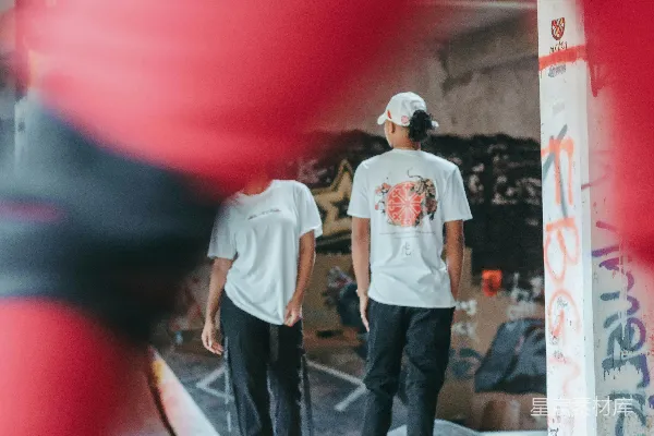 高清摄影 街头少年的背影