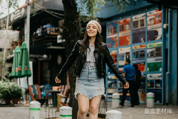 高清摄影 街头时尚的年轻女子
