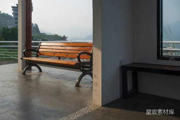 高清摄影 静谧的湖畔长椅