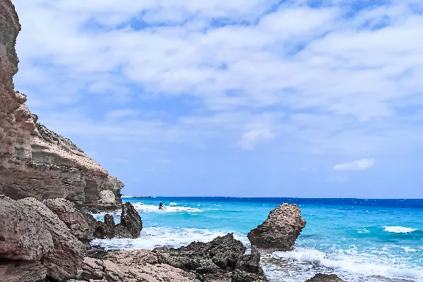 高清摄影 海岸岩石与蓝天