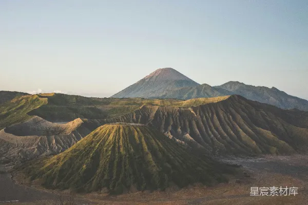 高清摄影 火山与山丘的壮丽景色