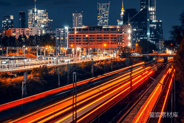 高清摄影 城市的夜晚与火车轨迹