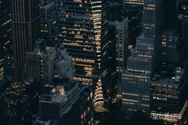 高清摄影 城市夜景：灯光璀璨的摩天大楼