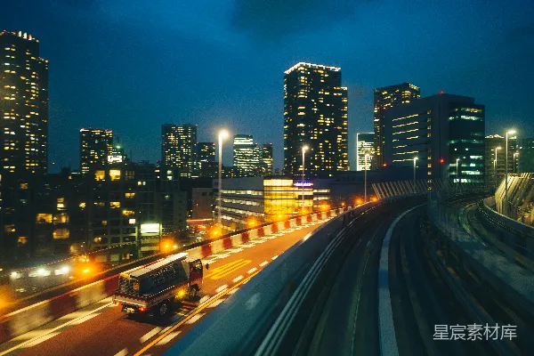 高清摄影 夜晚城市的火车轨道