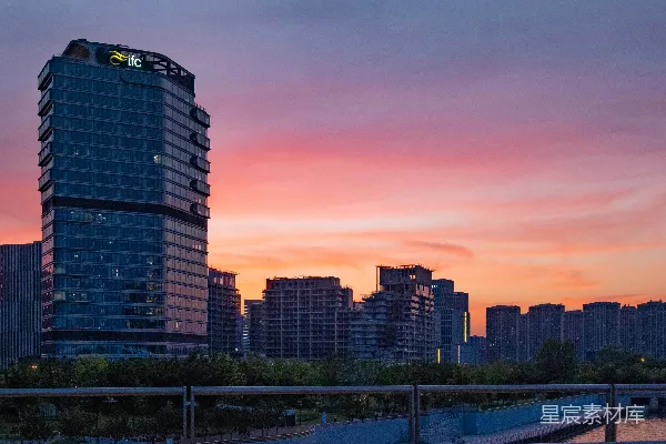 高清摄影 夕阳下的城市天际线
