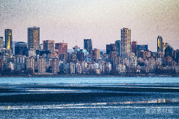 高清摄影 夕阳下的海滨城市天际线