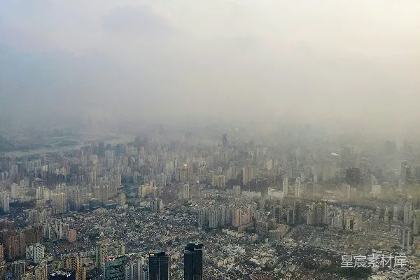 高清摄影 雾中城市全景