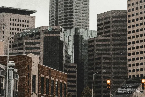 高清摄影 雾中高楼林立的城市街景