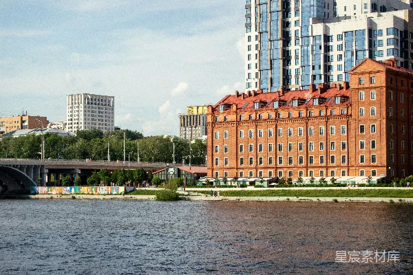 高清摄影 城市河畔的建筑与自然风光