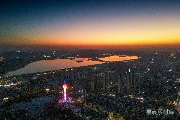 高清摄影 城市夜景：灯火辉煌的湖畔都市