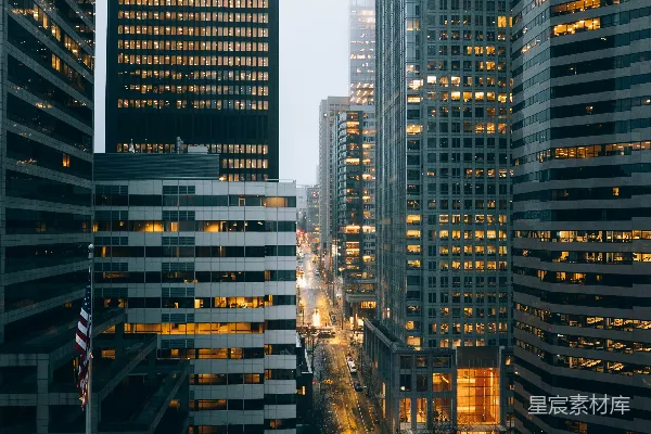 高清摄影 城市夜景：高楼大厦与街道