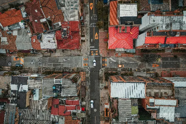 高清摄影 城市鸟瞰：红顶建筑与街道交织