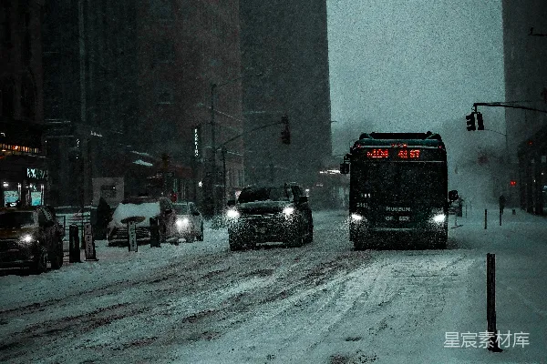 高清摄影 雪夜中的城市街道