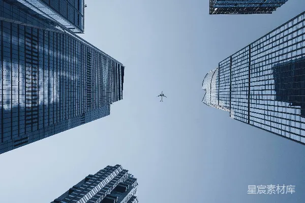 高清摄影 高楼大厦与天空中的飞机