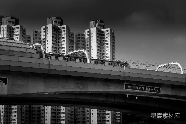 高清摄影 城市中的地铁列车