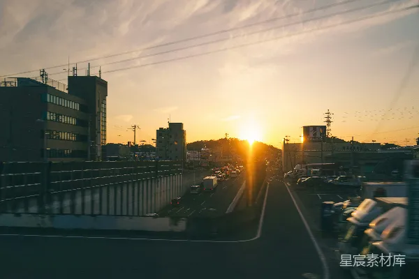 高清摄影 夕阳下的城市街道
