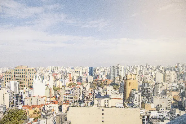 高清摄影 城市全景：阳光下的摩天楼