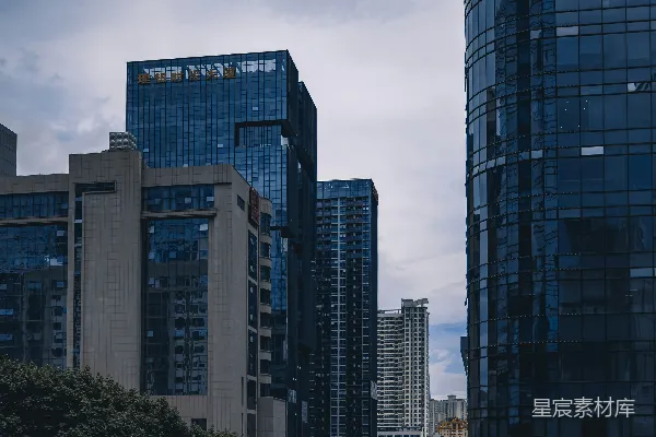 高清摄影 城市中的现代玻璃建筑