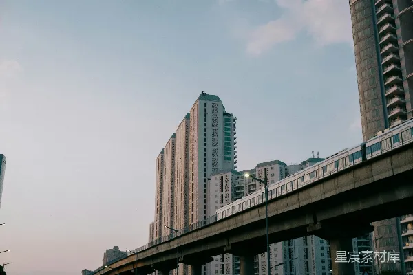 高清摄影 现代城市中的高架列车