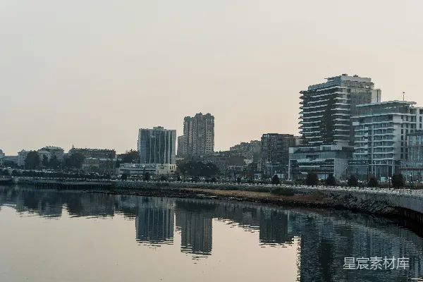 高清摄影 城市倒影的宁静水面