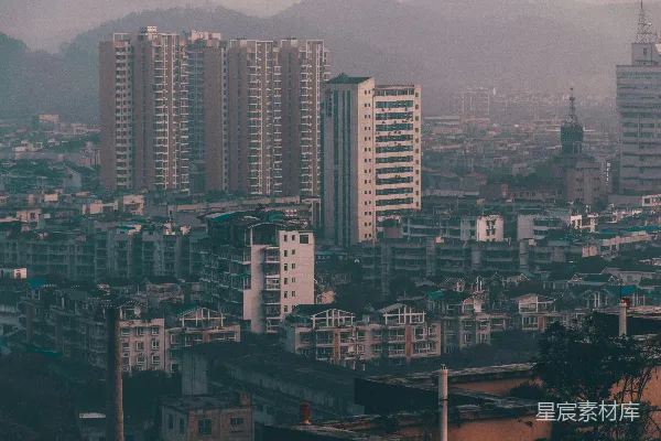 高清摄影 城市晨雾中的建筑群