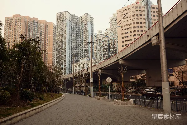 高清摄影 城市中的安静小路