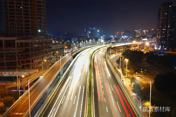 高清摄影 都市夜景：繁忙的高架公路