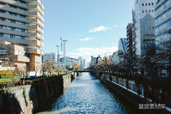 高清摄影 都市中的河景