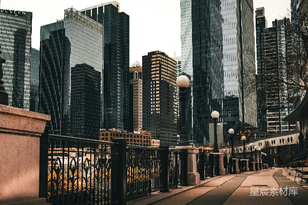 高清摄影 都市风景：现代建筑与宁静的河边