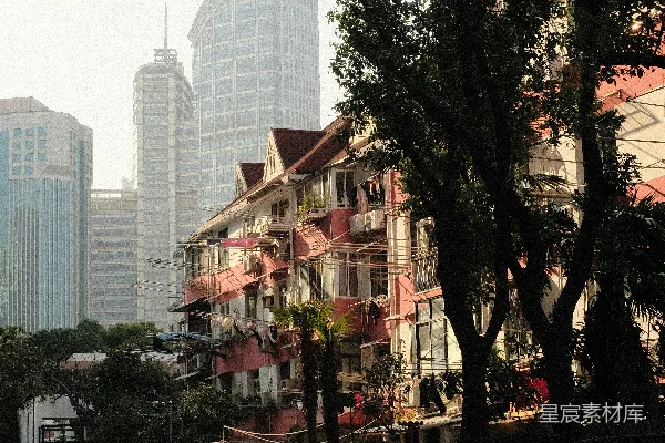 高清摄影 旧与新交汇的街景