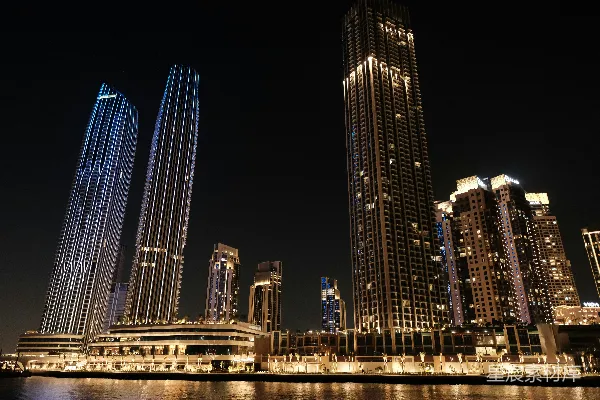 高清摄影 迪拜夜景下的摩天大楼