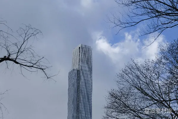 高清摄影 城市之光：现代建筑与蓝天下的静谧