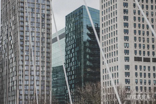 高清摄影 现代都市建筑透过桥梁视角