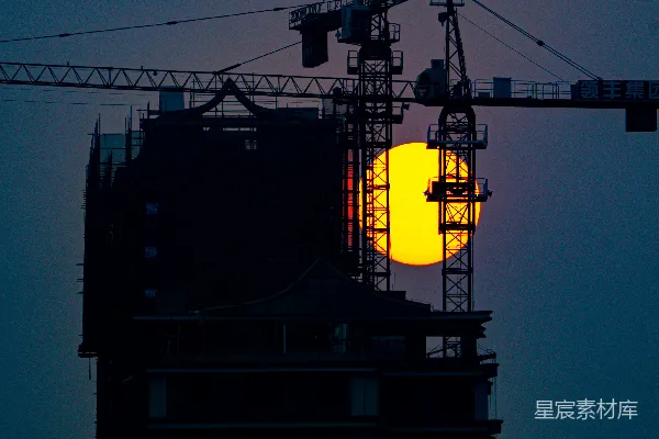 高清摄影 夕阳下的建筑工地