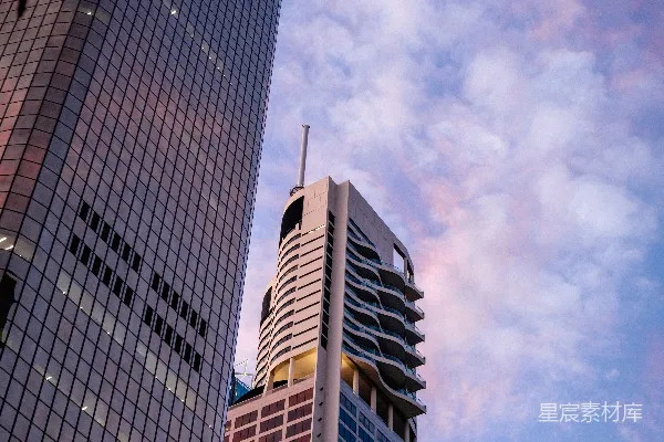 高清摄影 城市之巅：摩天大楼与绚丽天空