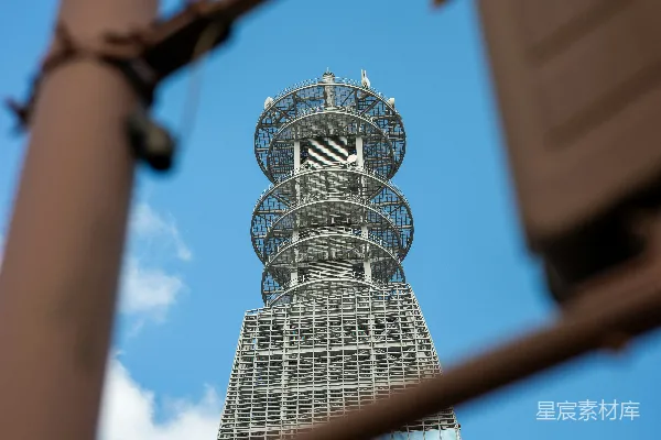 高清摄影 城市视角下的摩天塔